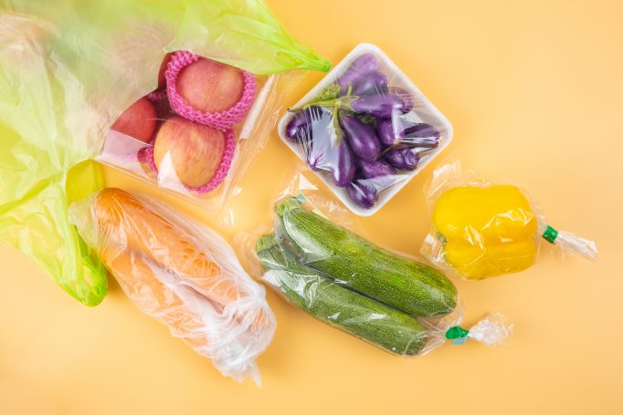 Pollution : la fin des emballages plastiques autour des légumes et fruits frais dès 2022