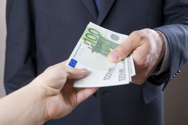 La cour d'appel de Paris condamne deux entreprises à payer une indemnité compensatrice de congés payés liée à des périodes de maladie